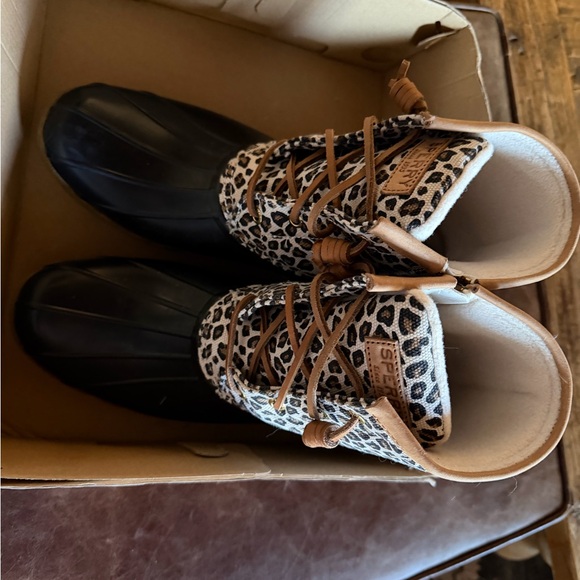 Sperry Women's Black and Leopard Print Winter Boots - Picture 4 of 5